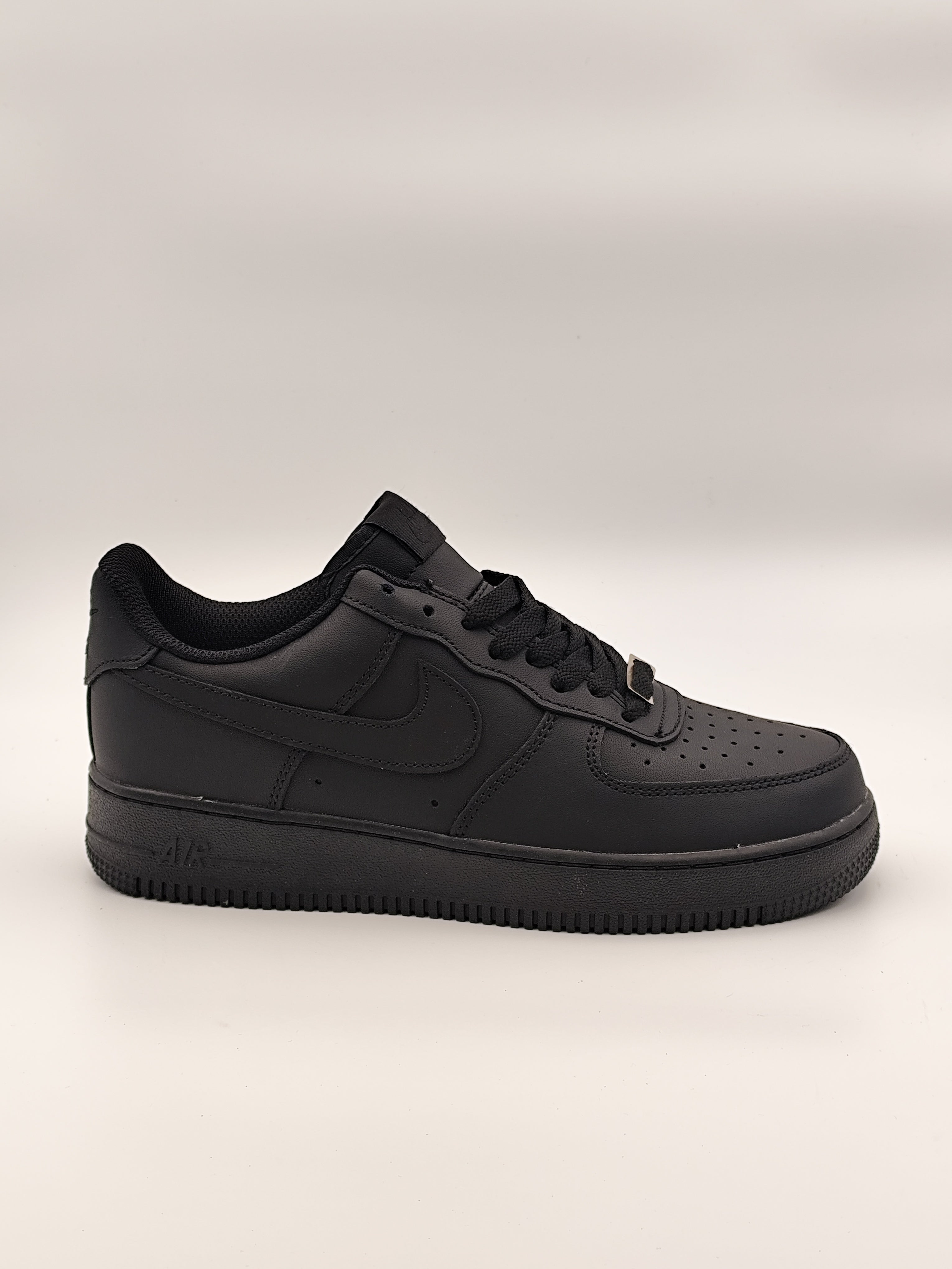 Nike Air Force 1 "Triple Black"