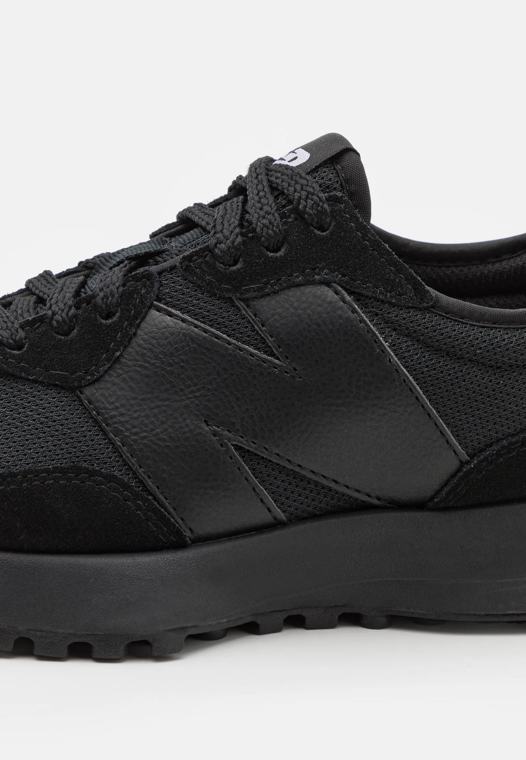 New Balance 327 Trainers in Triple Black