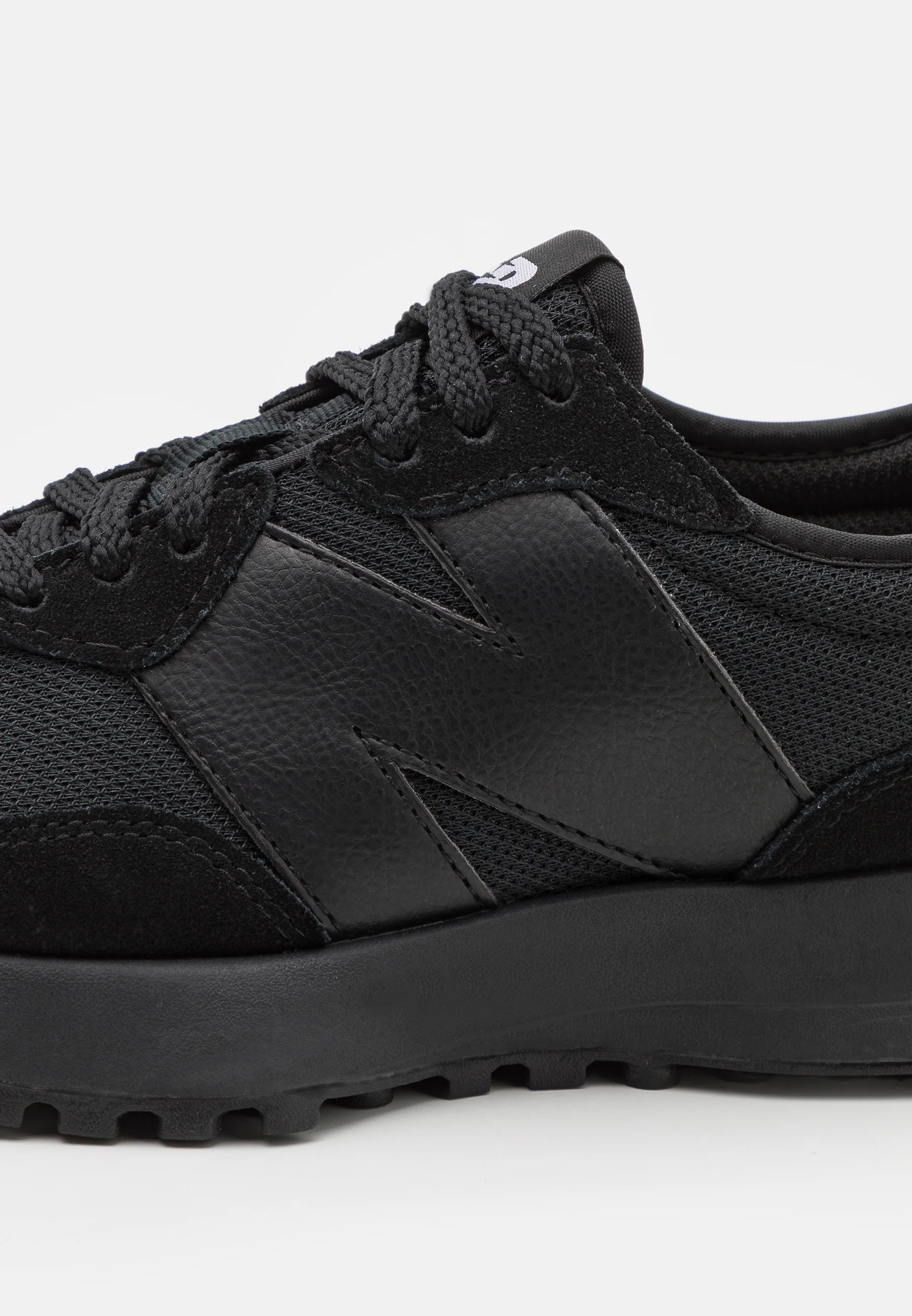 New Balance 327 Trainers in Triple Black
