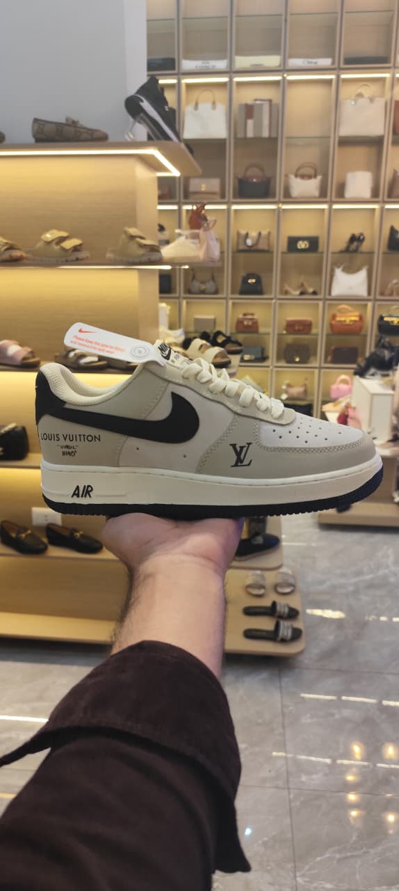 Nike LV