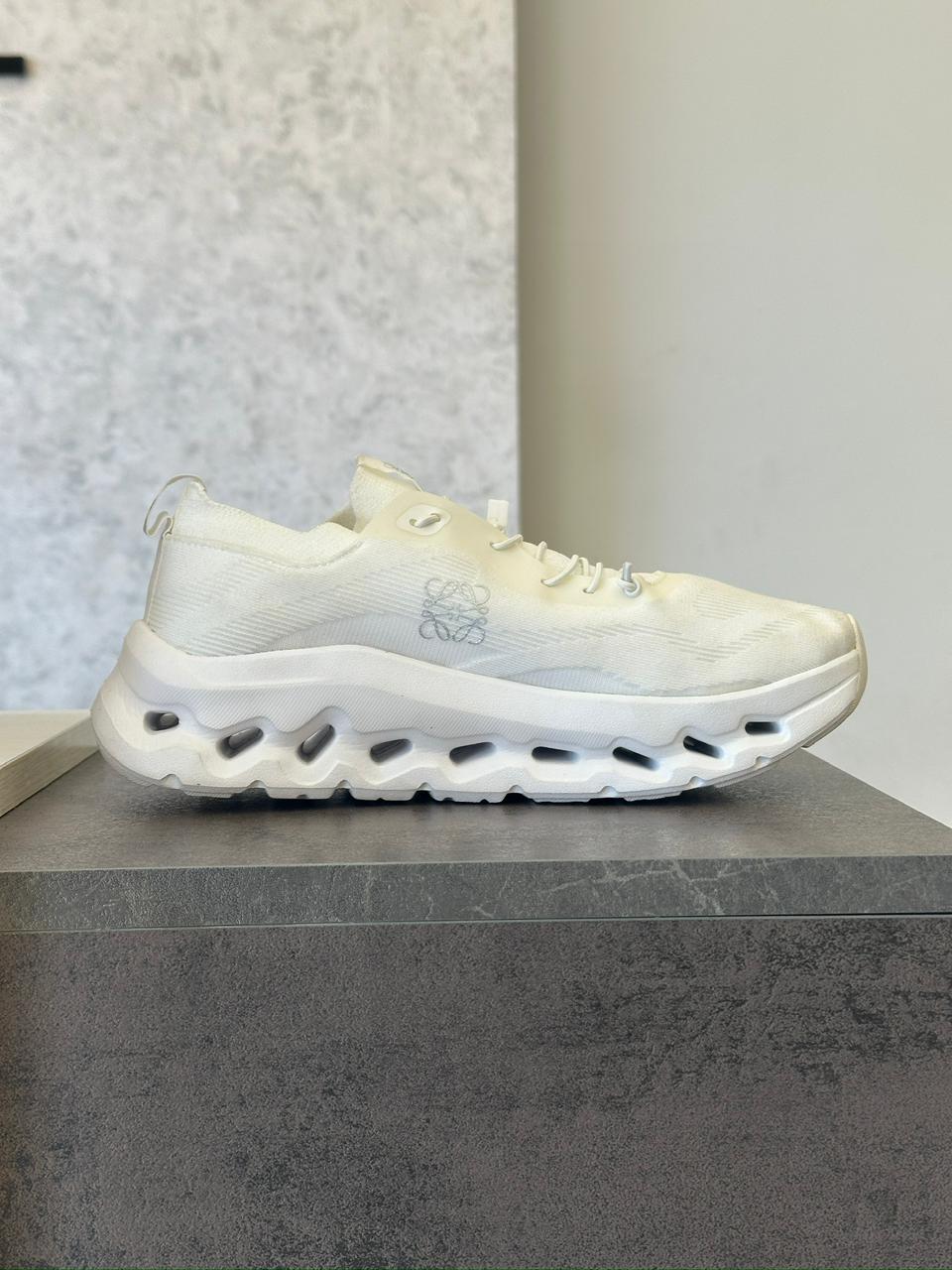 on Cloudtilt LOEWE White