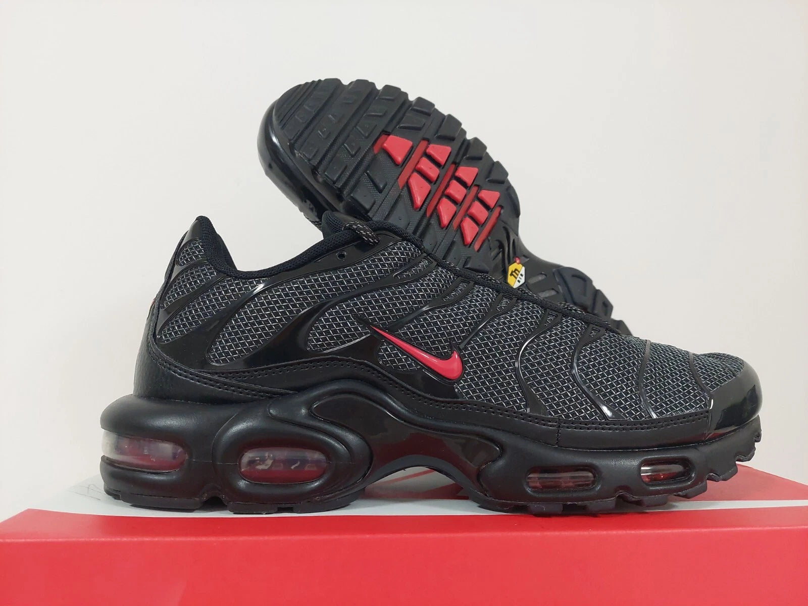 Nike Air Max Plus By You black